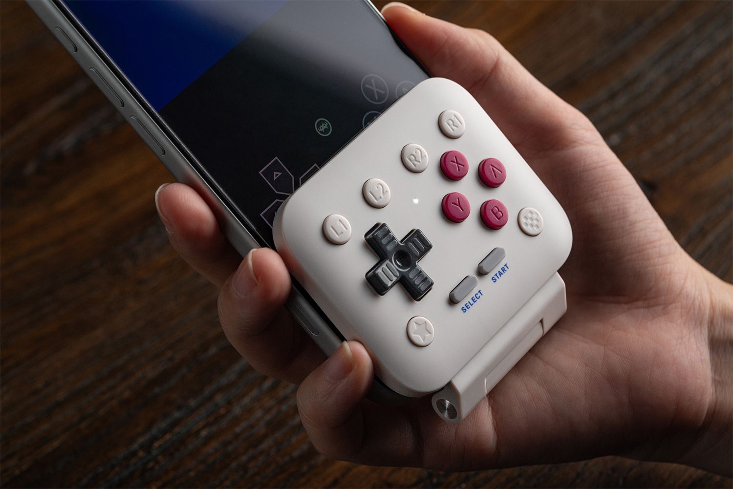 8BitDo FlipPad - Innovativer Controller bringt Handheld-Feeling aufs Smartphone!